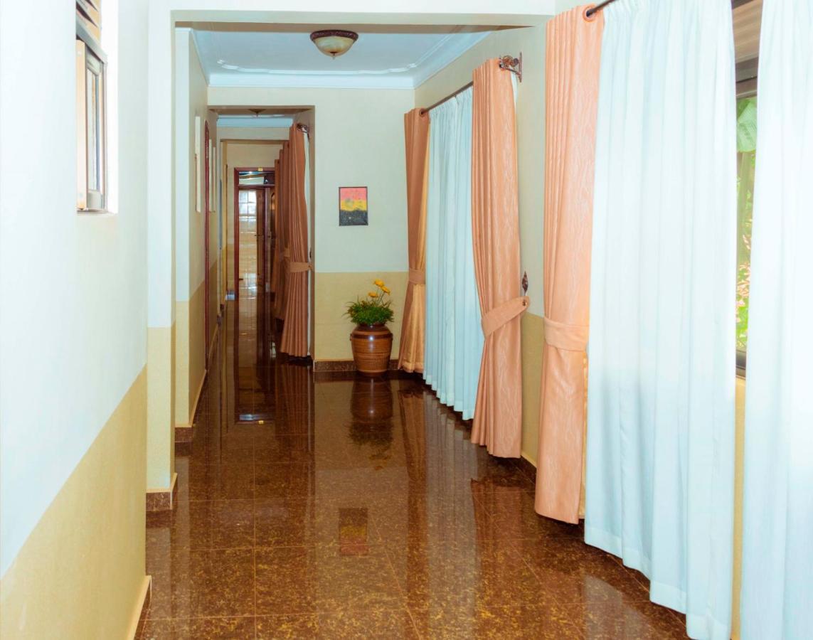 Sapphire Hotel Entebbe Kigo Kajansi Exteriör bild