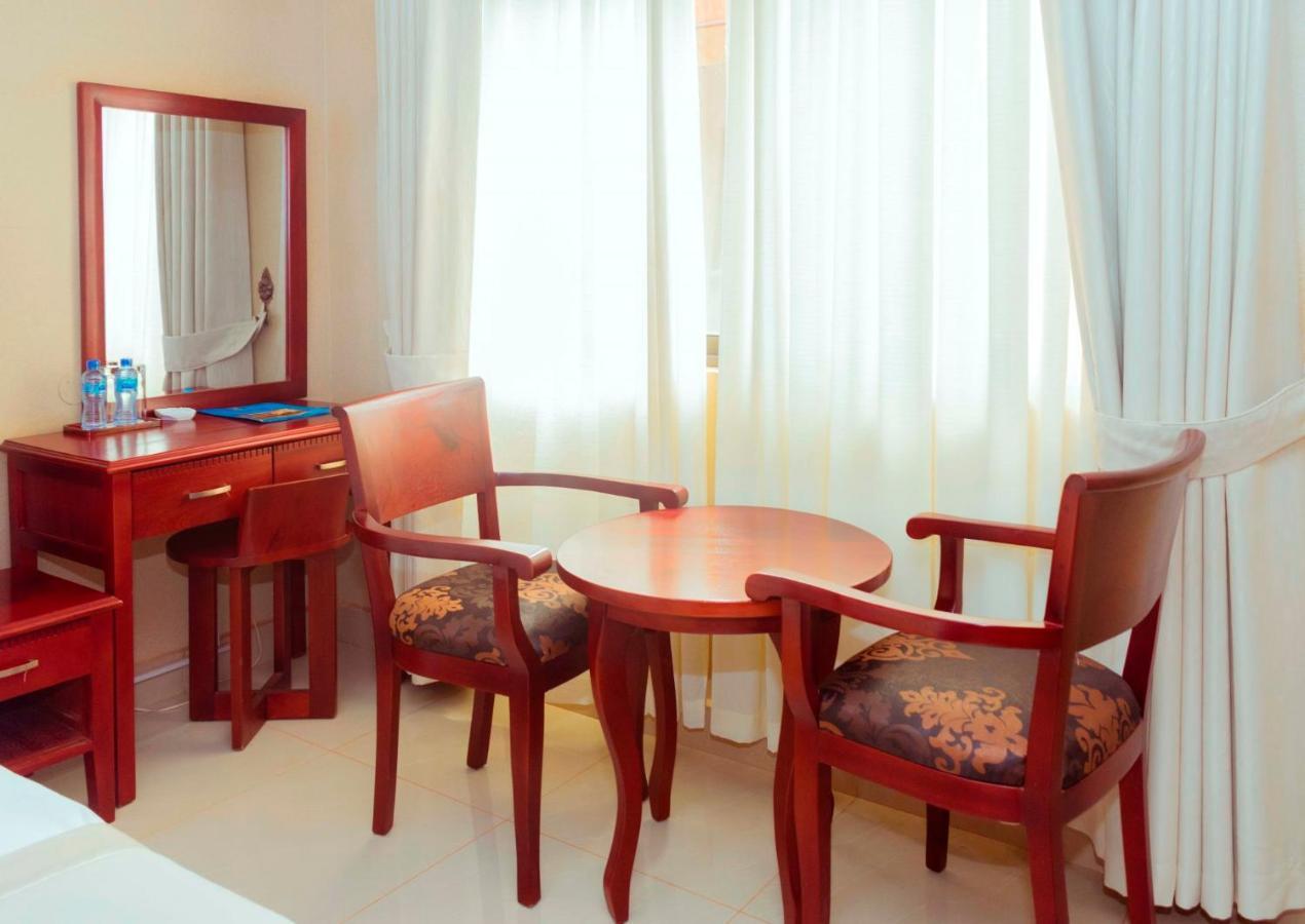 Sapphire Hotel Entebbe Kigo Kajansi Exteriör bild