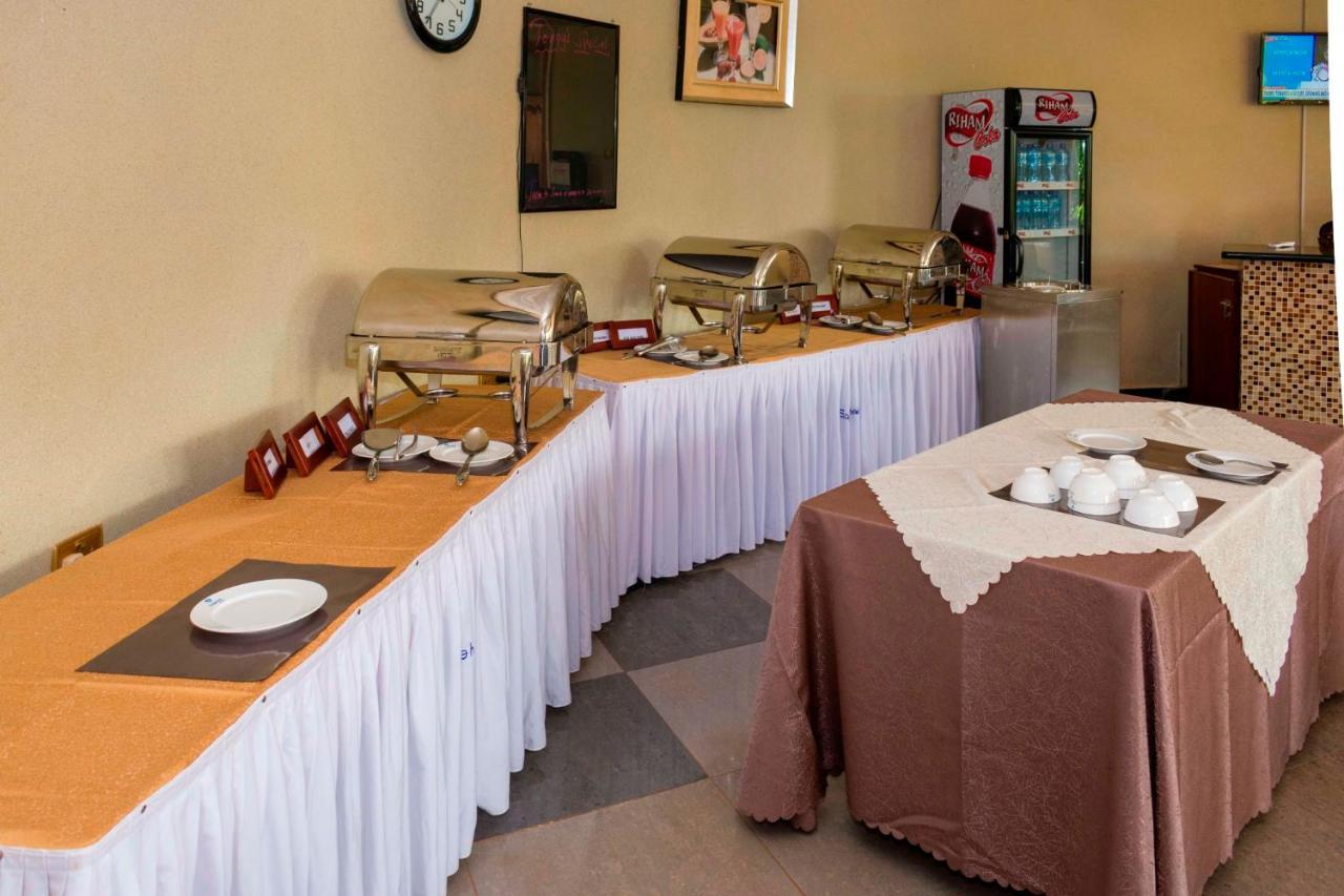 Sapphire Hotel Entebbe Kigo Kajansi Exteriör bild