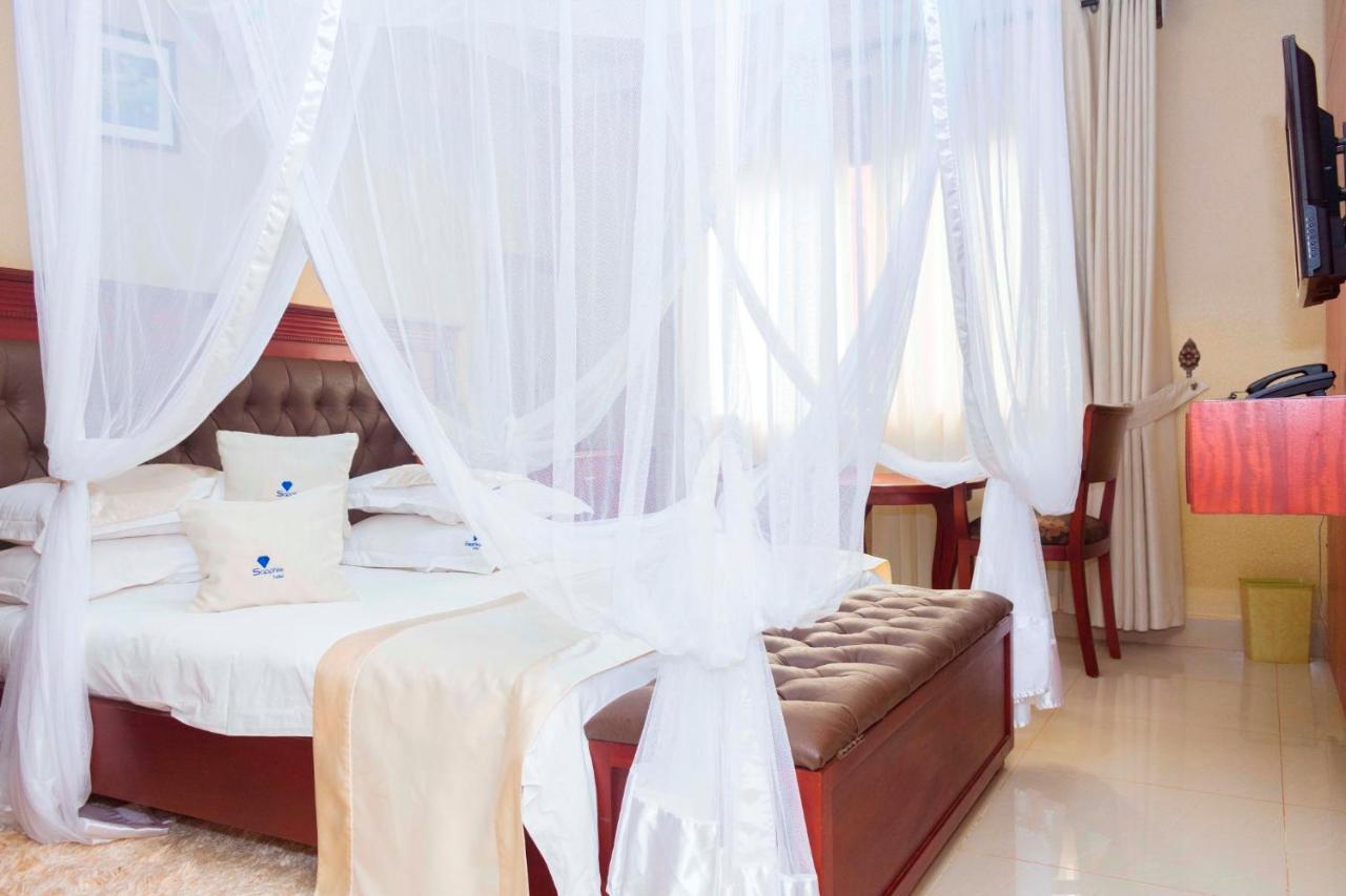 Sapphire Hotel Entebbe Kigo Kajansi Exteriör bild