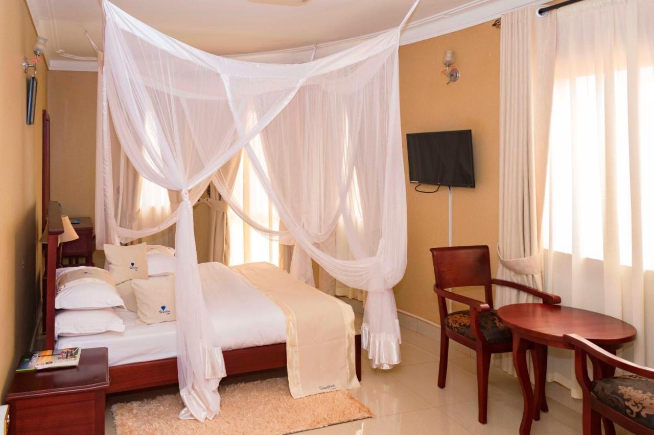 Sapphire Hotel Entebbe Kigo Kajansi Exteriör bild