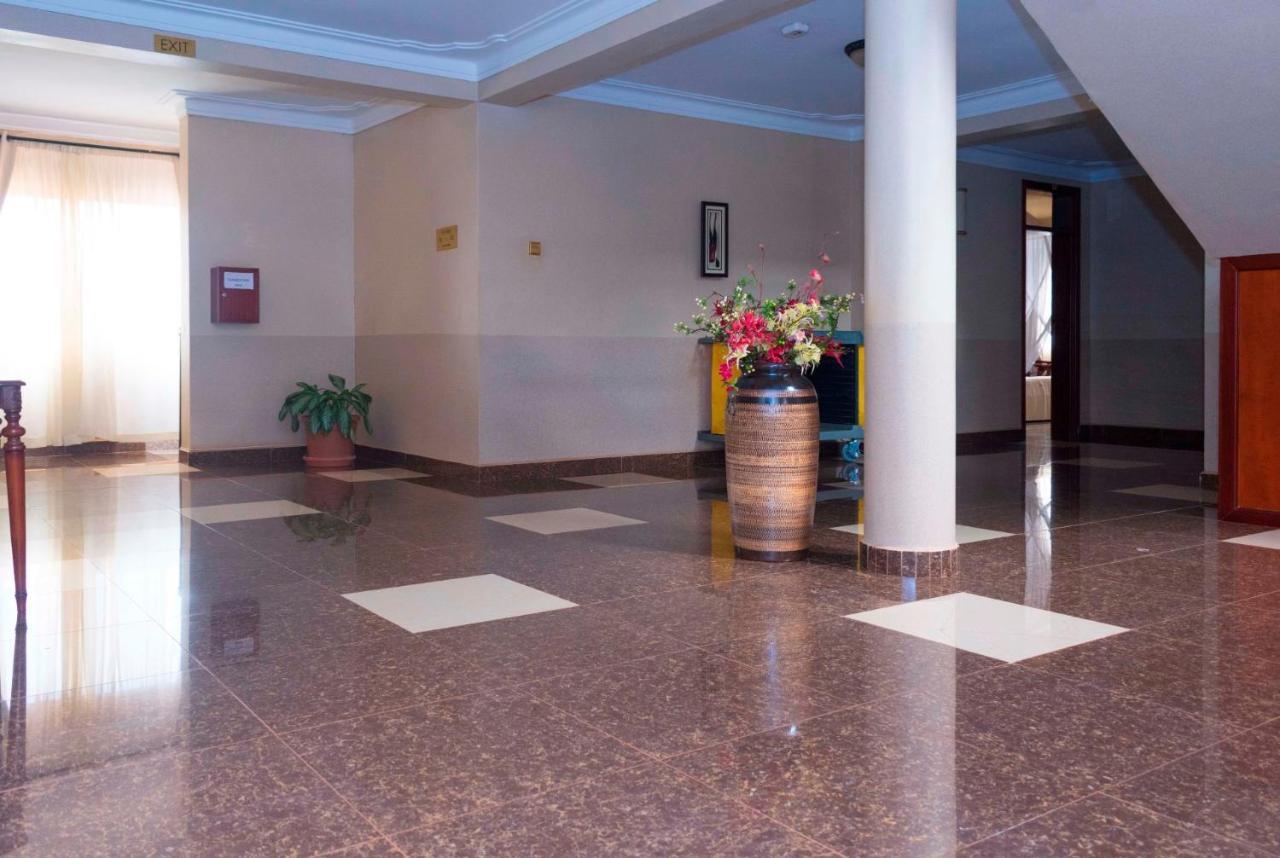 Sapphire Hotel Entebbe Kigo Kajansi Exteriör bild