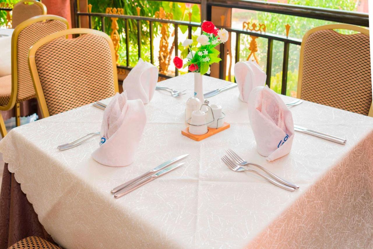 Sapphire Hotel Entebbe Kigo Kajansi Exteriör bild
