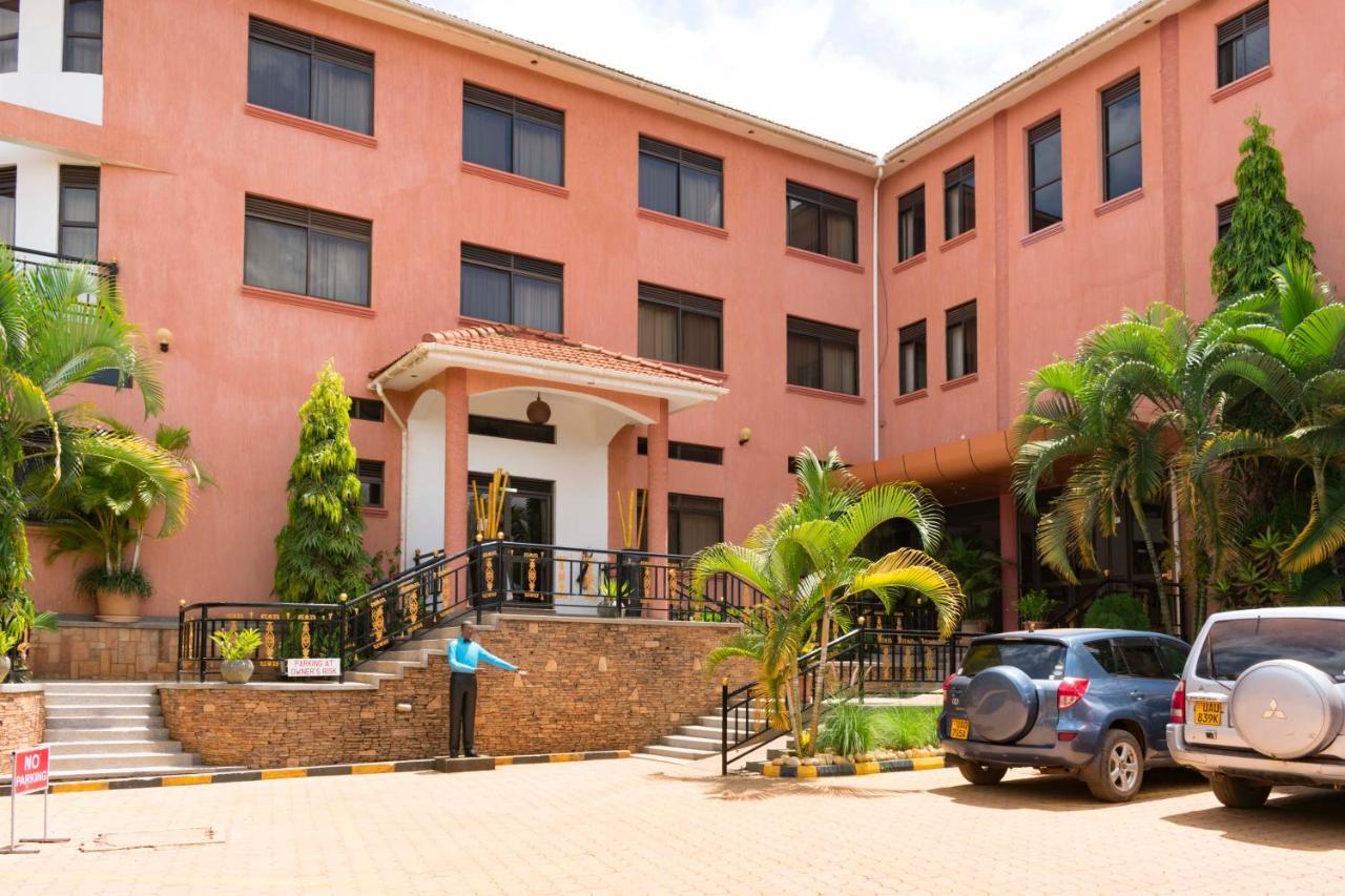 Sapphire Hotel Entebbe Kigo Kajansi Exteriör bild