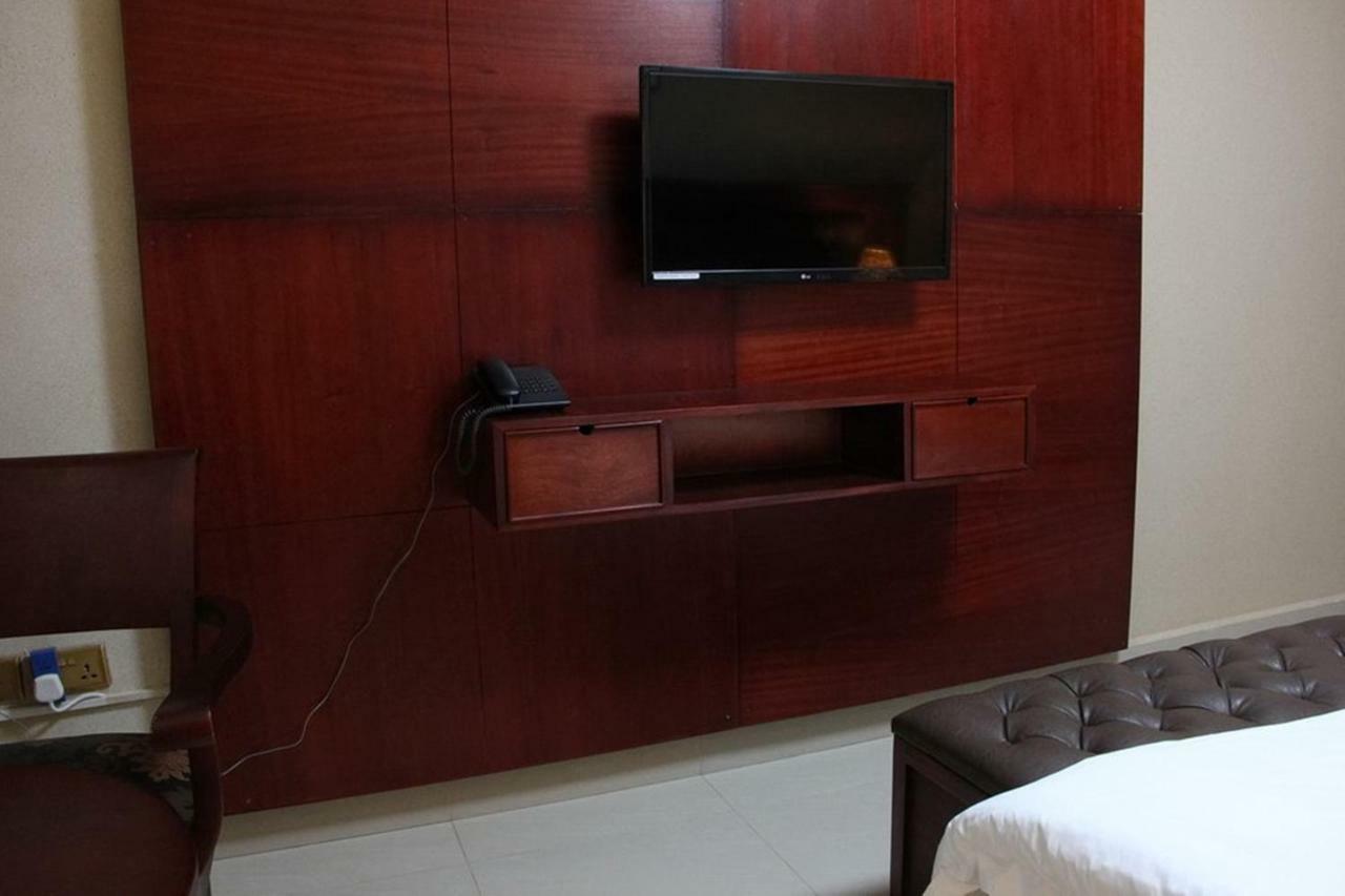 Sapphire Hotel Entebbe Kigo Kajansi Exteriör bild