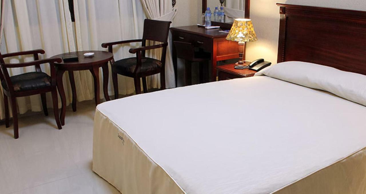 Sapphire Hotel Entebbe Kigo Kajansi Exteriör bild