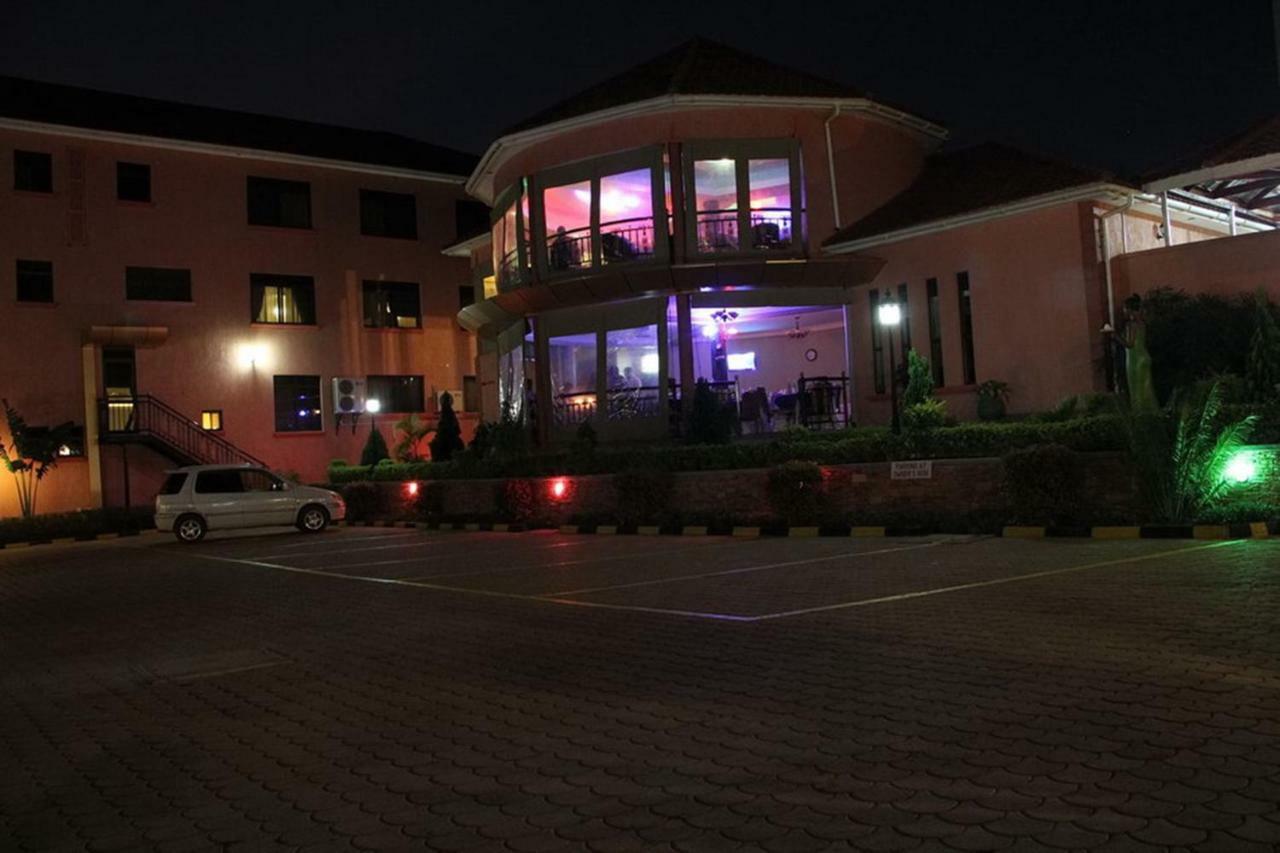 Sapphire Hotel Entebbe Kigo Kajansi Exteriör bild