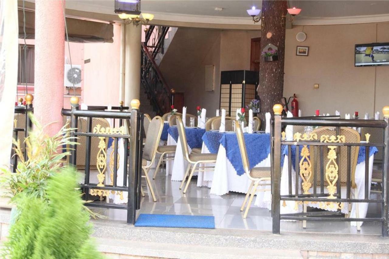 Sapphire Hotel Entebbe Kigo Kajansi Exteriör bild