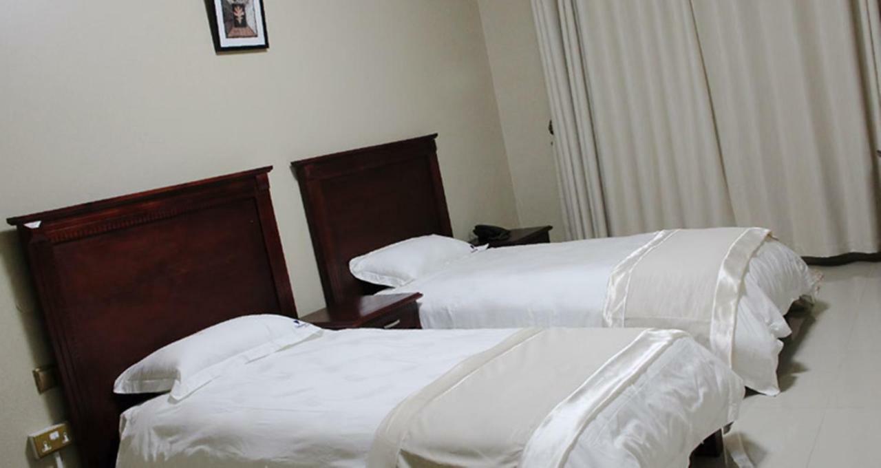 Sapphire Hotel Entebbe Kigo Kajansi Exteriör bild