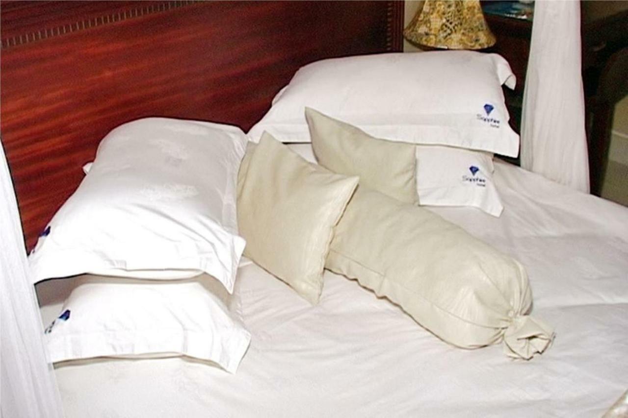 Sapphire Hotel Entebbe Kigo Kajansi Exteriör bild